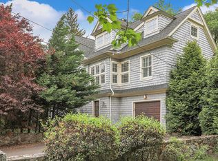 905 Valley Rd, Fairfield, CT 06825