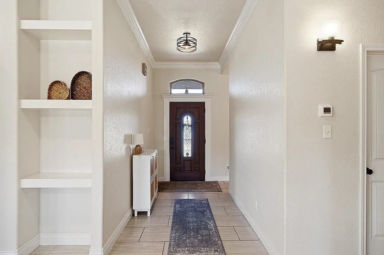 3 bed, 1924 sqft, $2,400 — Photo 4