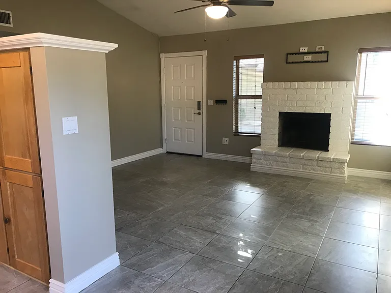 102 W Loma Vista Dr #102 — Photo 3
