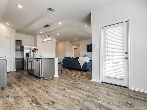 4th image of 952 English Dr