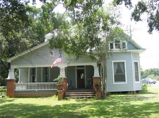 6827 Commerce St, Wallis, TX 77485