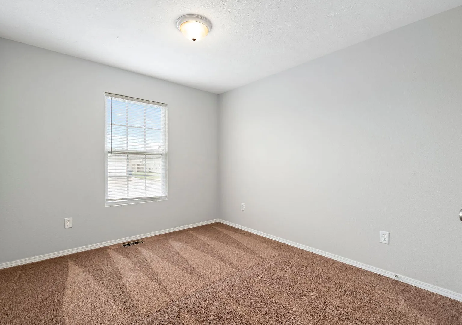 3 Bedroom in Ozark! — Photo 4