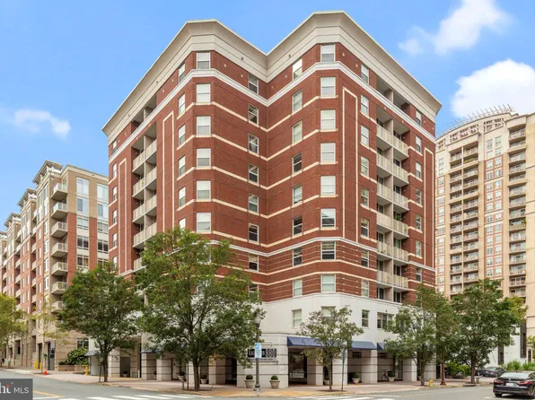 880 N Pollard St APT 406, Arlington, VA 22203