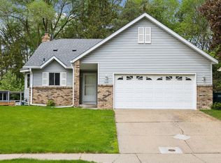 5861 Fernwood St, Shoreview, MN 55126