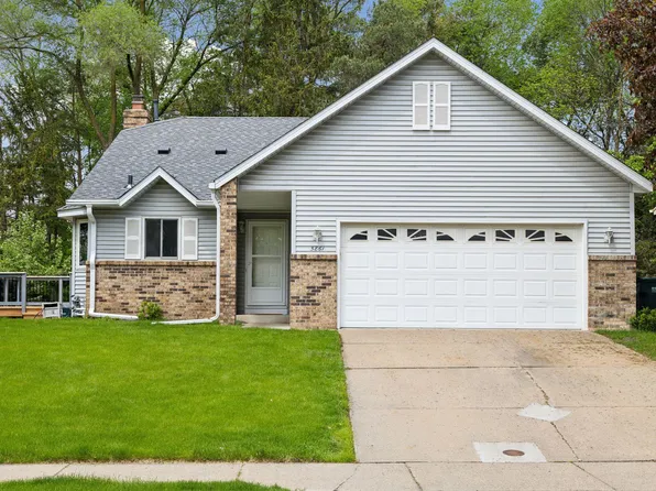 5861 Fernwood St, Shoreview, MN 55126