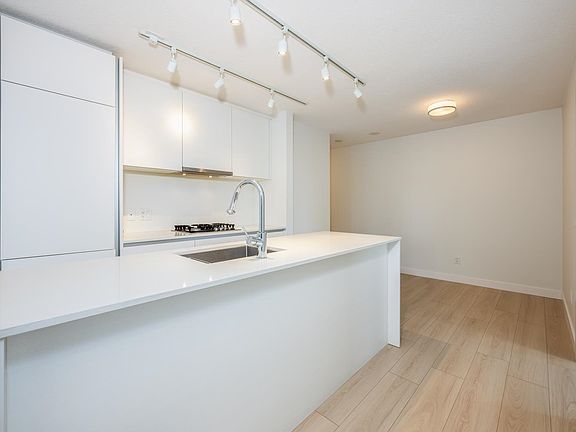 5th image of 988 Quayside Dr #1005