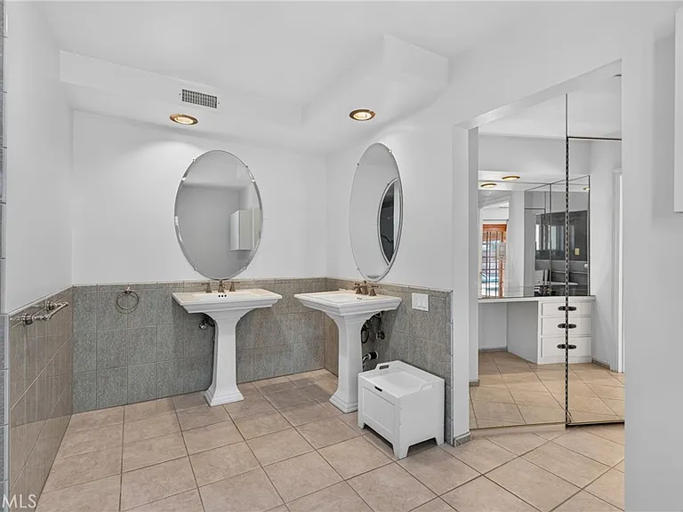 10401 Wystone Ave — Photo 37
