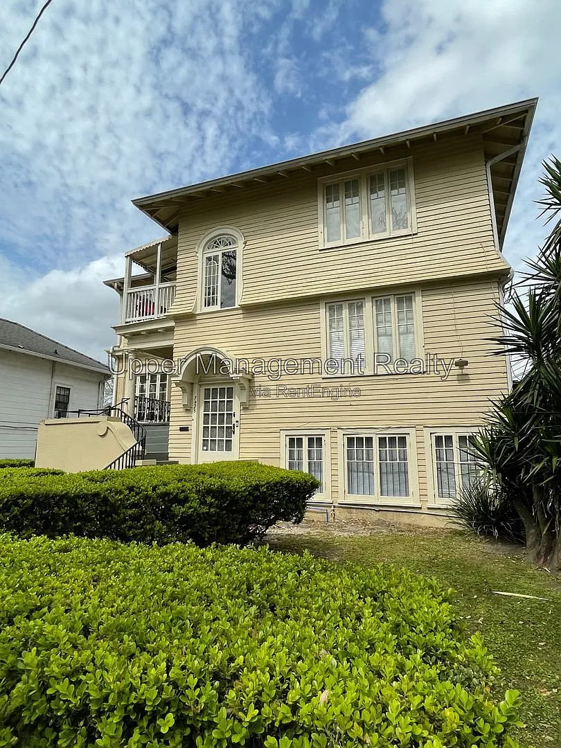 2 bed, 1.0 bath, $1,200 — Photo 1