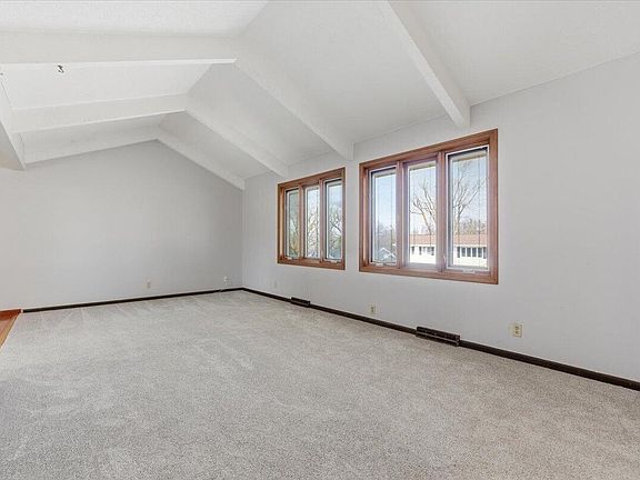 5th image of 9517 Sprague St