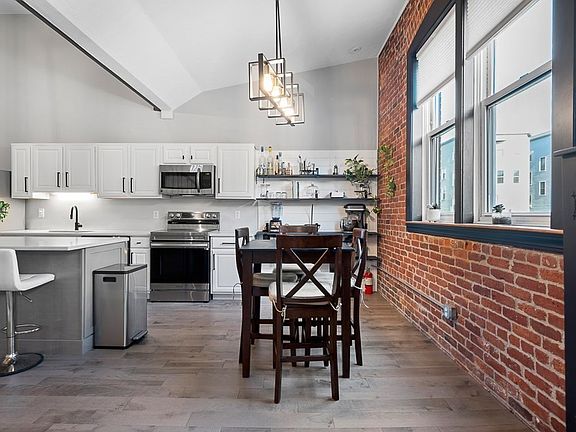 4th image of 32 Providence St APT 8
