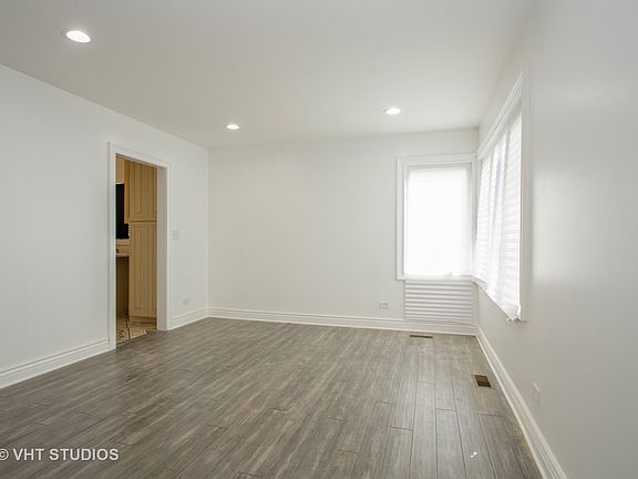 5th image of 706 E 157th St