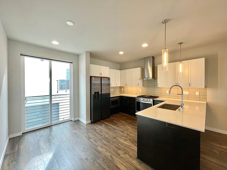 8602 22nd Pl NE — Photo 2
