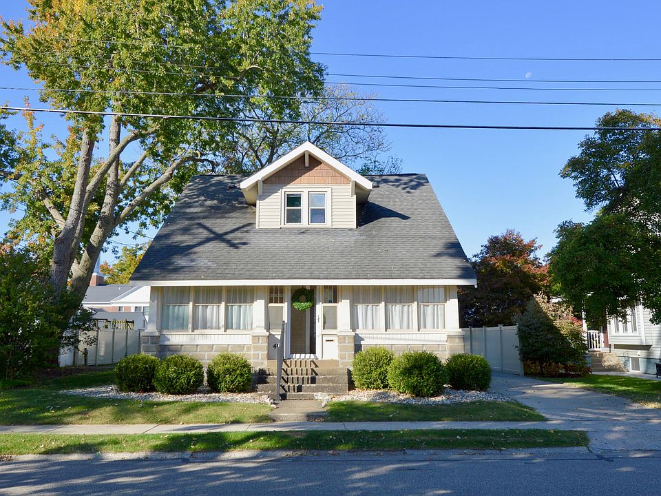 1st image of 40 S Centennial St