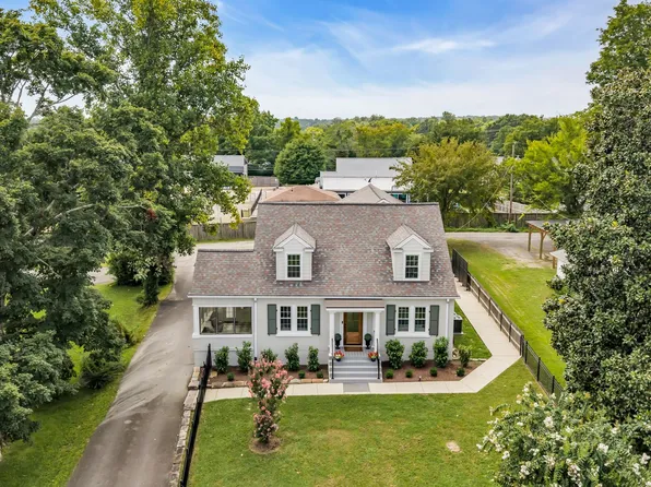 404 Murrell St, Dickson, TN 37055