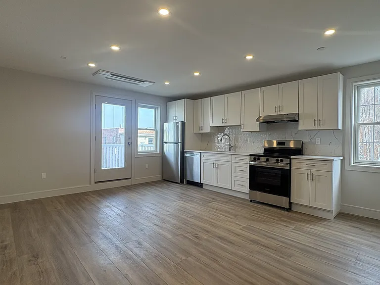 512 Beach 130 St #2B — Photo 2