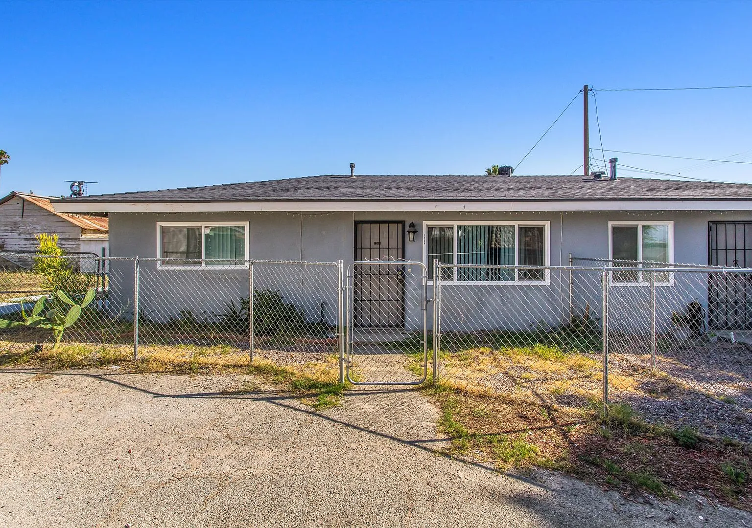 2 bedroom Duplex with Huge yard! — Photo 4