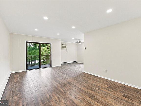 2nd image of 100 Campbell Cir #D-33