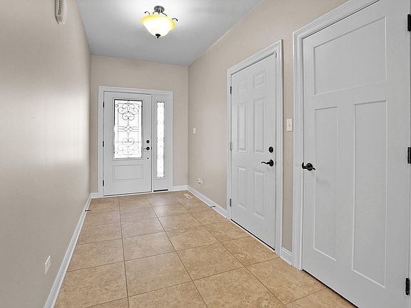 3rd image of 9298 W 107th Pl