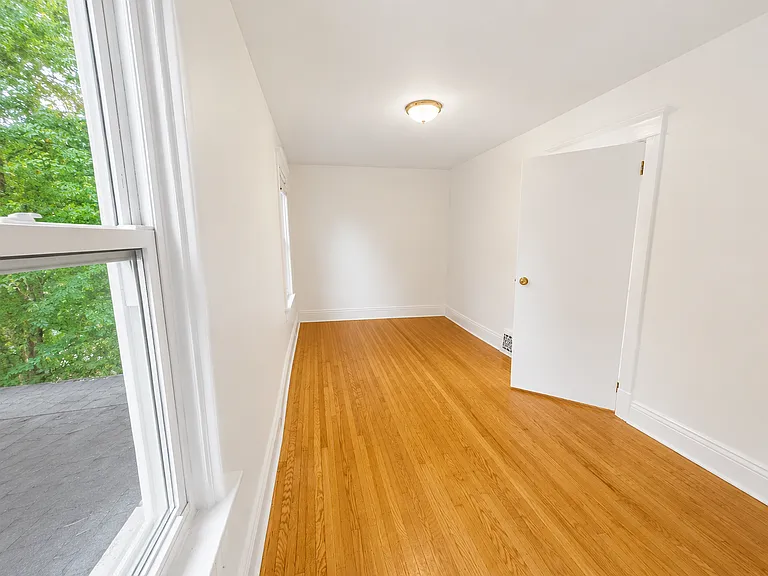 272 Stinson Cres — Photo 22