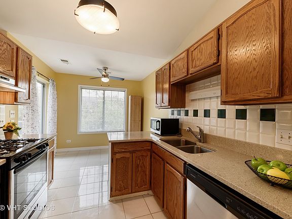 4th image of 1701 Chesapeake Ln APT 4