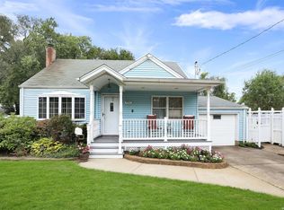 734 12th St, West Babylon, NY 11704