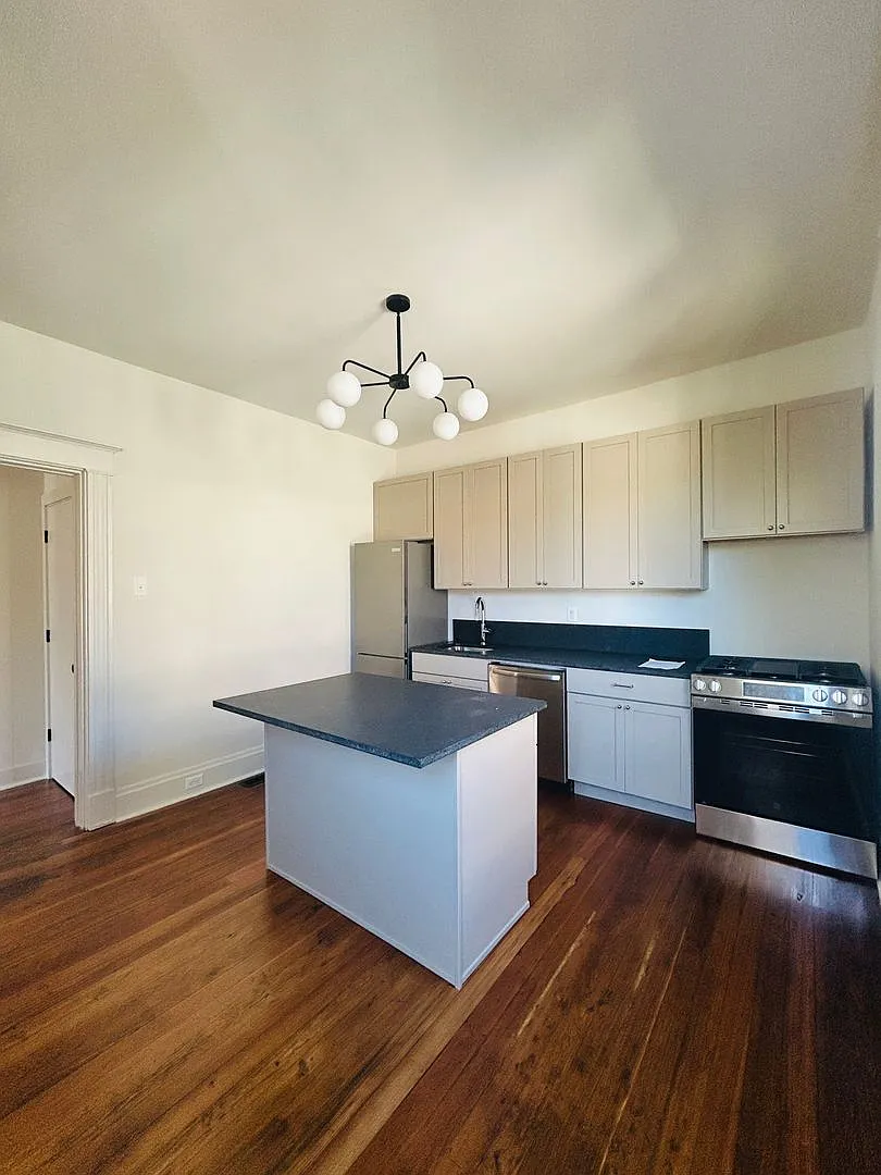 Spacious One Bedroom Near Wallace Woods — Photo 1