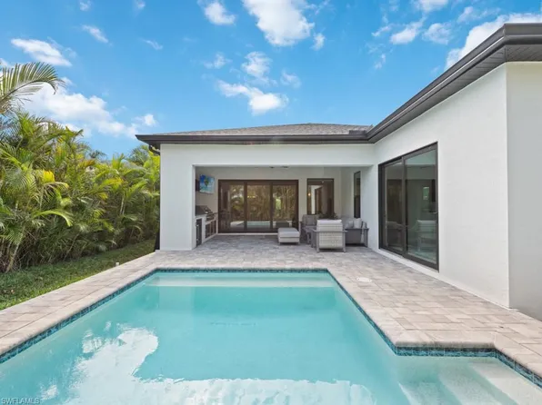 837 99th Ave N, Naples, FL 34108