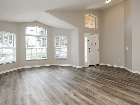 3rd image of 143 Southampton Dr