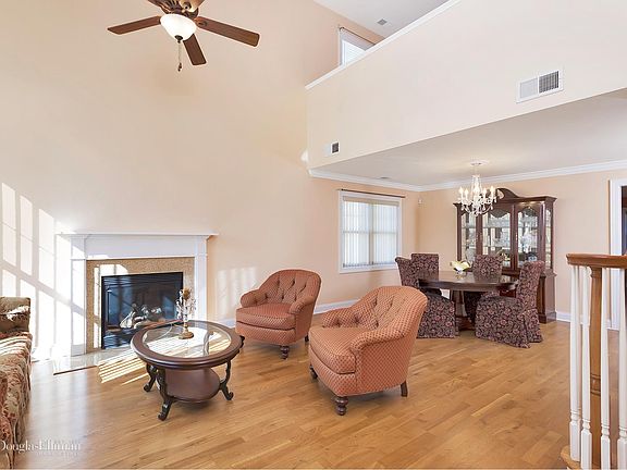4th image of 2308 Depeyster Dr