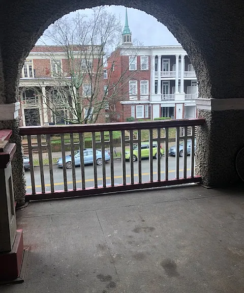 West Grace Apts — Photo 11