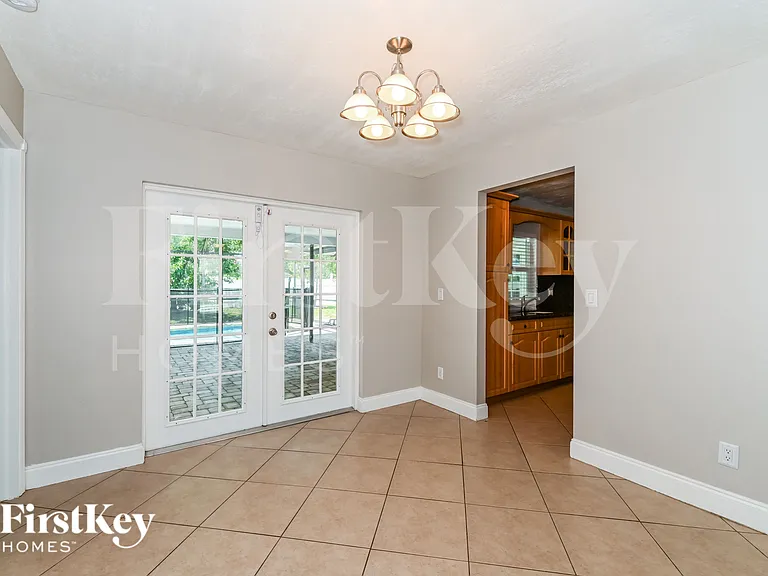 528 SE 17th Ave — Photo 4