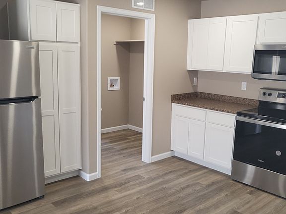 5th image of 565 S Aguilar Dr