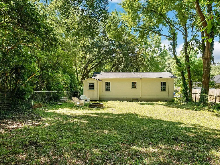 1532 Joan St — Photo 10