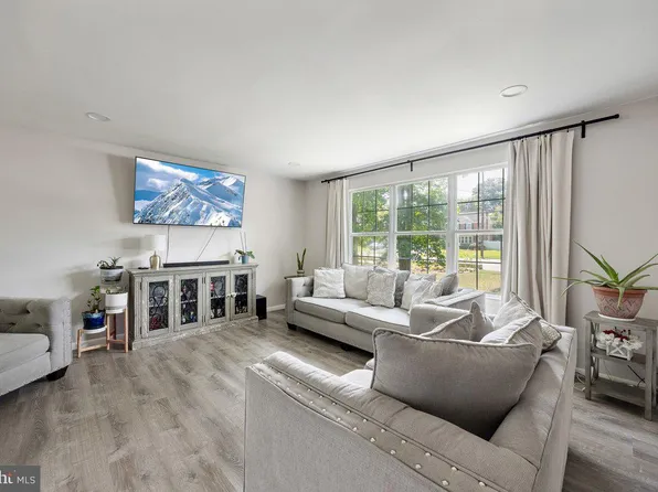 8275 Maple Ave, Pennsauken, NJ 08109