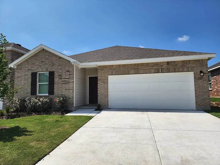 4921 Weymouth Dr — Photo 1