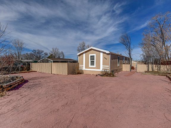 2nd image of 1860 E Grasshopper Ln