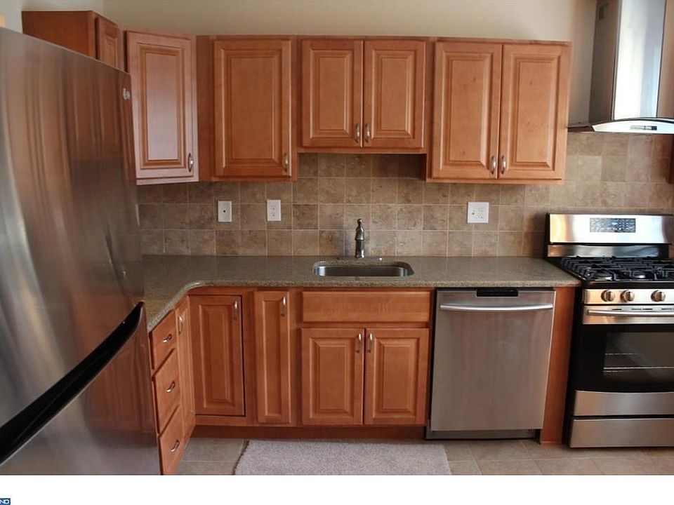 1st image of 18 Hampshire Dr #0