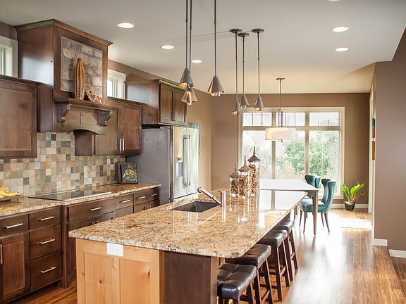 3rd image of 700 S Scarlet Oak Trl