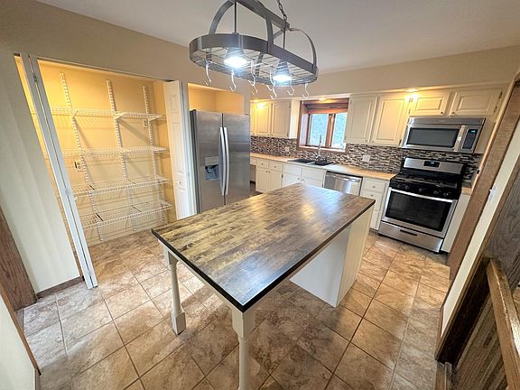 3rd image of 12982 Idlewood Dr