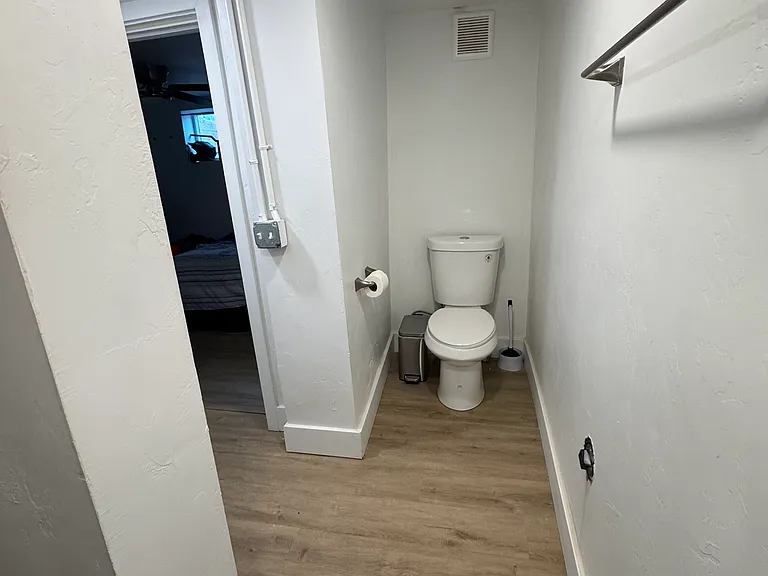 430 E 6th St #4 — Photo 6