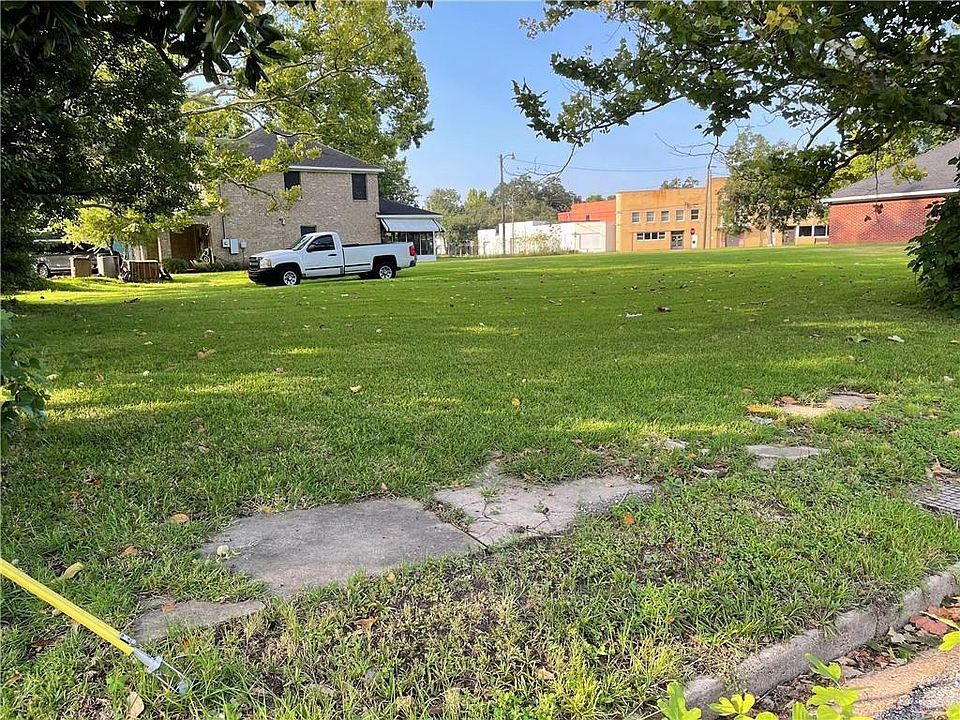 2nd image of 413 Congress Street