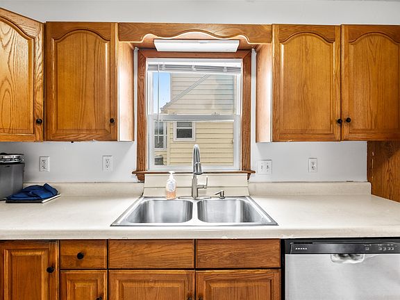 5th image of 2524 Boston Ave