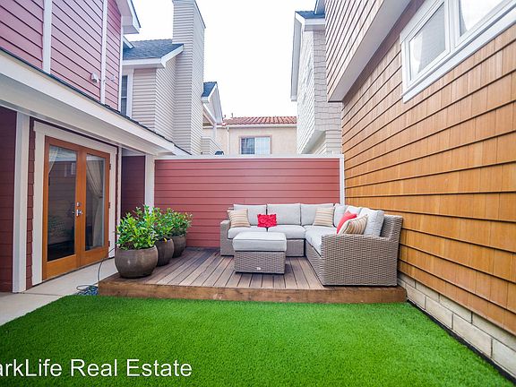 3rd image of 727 G Ave