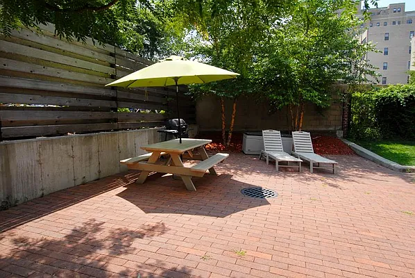 Sold by Brooklyn Bridge | media 7