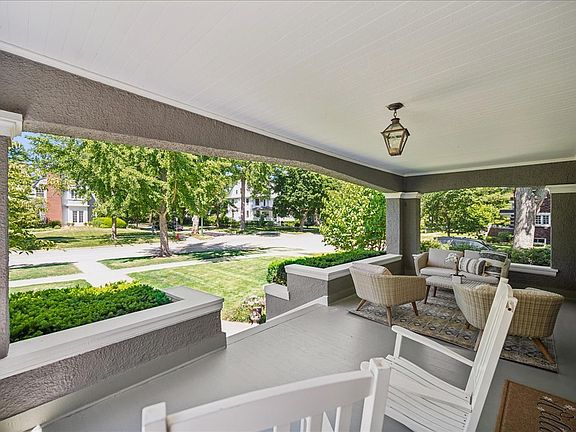 3rd image of 1001 Lake Ave