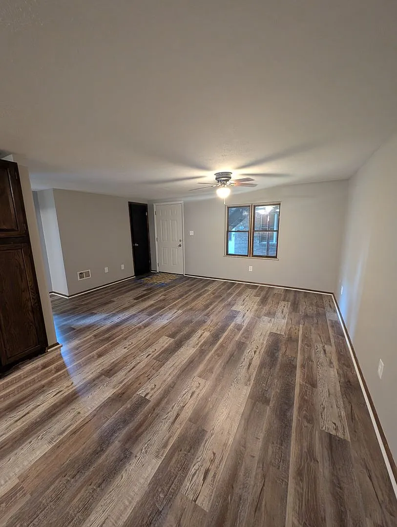 2108 - 2110 Hollingsworth Street — Photo 2