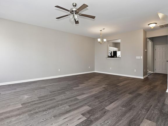 2nd image of 467 Canewood Pl