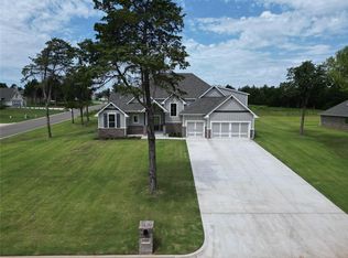 14001 Magnolia Ln, Edmond, OK 73049