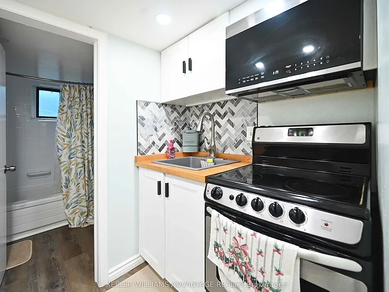1335 Woodbine Ave — Photo 3