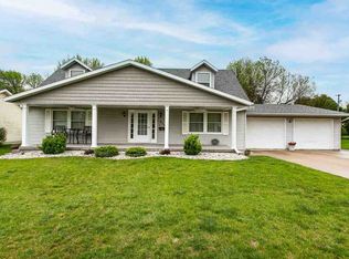 917 6th Ave SE, Cascade, IA 52033